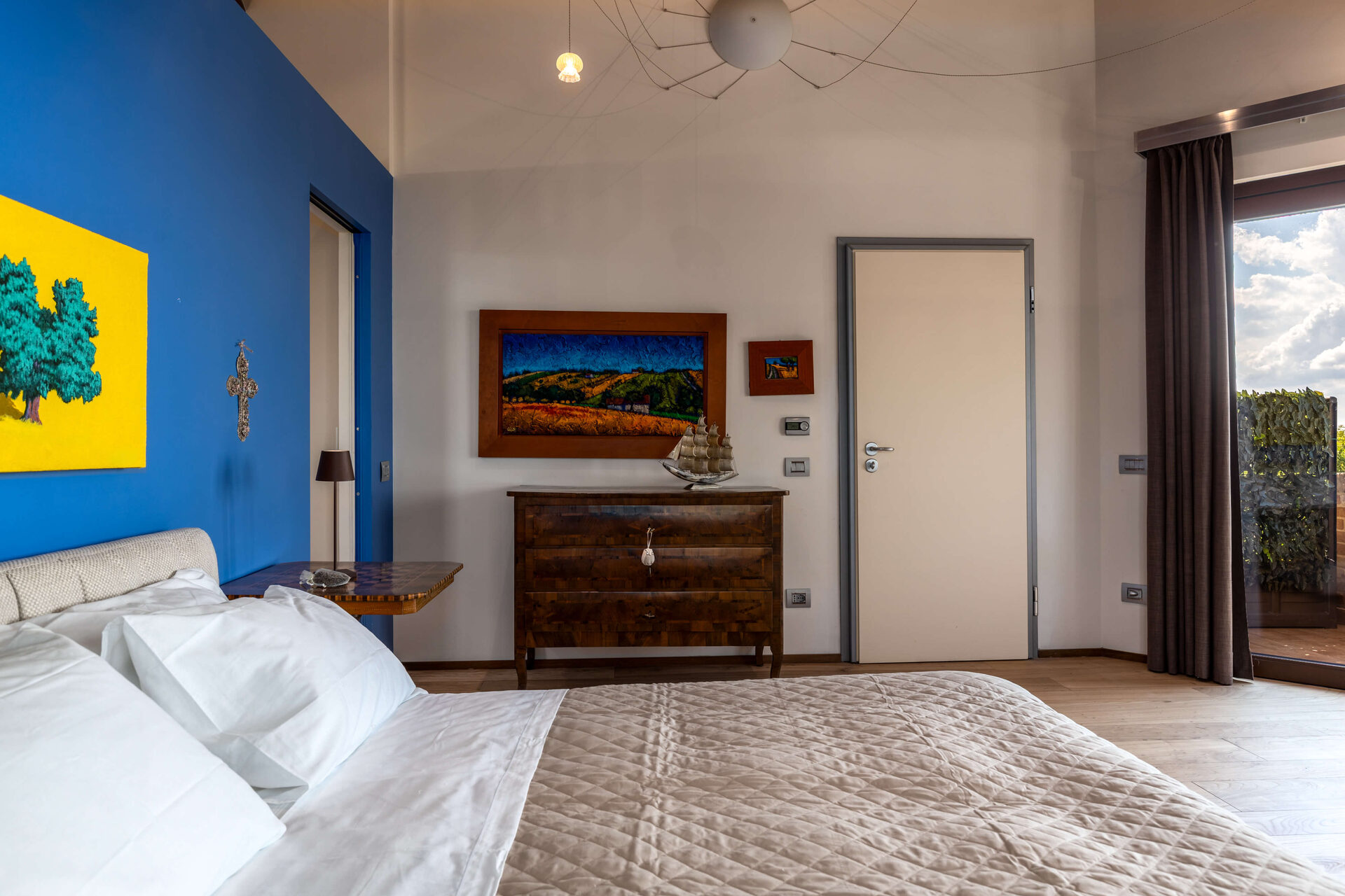Camere - camera_letto_blu_cassettiera-u9yvEKUY