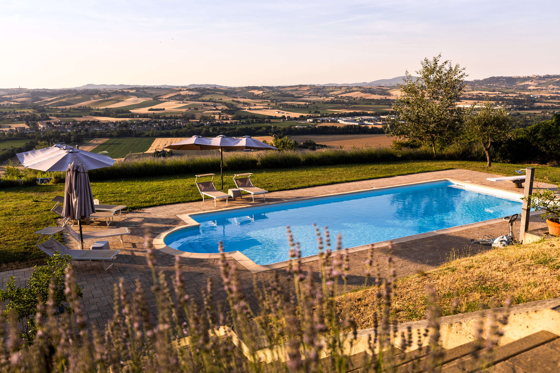 Piscina & Esterni - hero-3-BSFFclHP