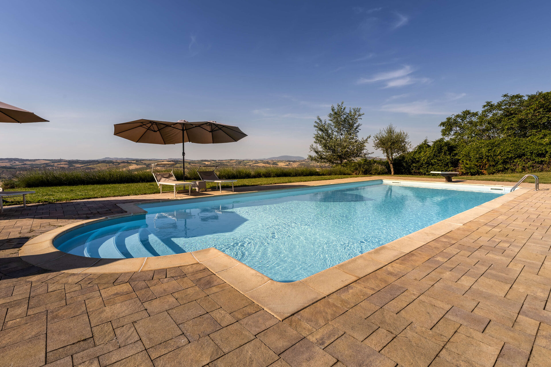 Piscina & Esterni - piscina-trampolino-CYBfxu9w