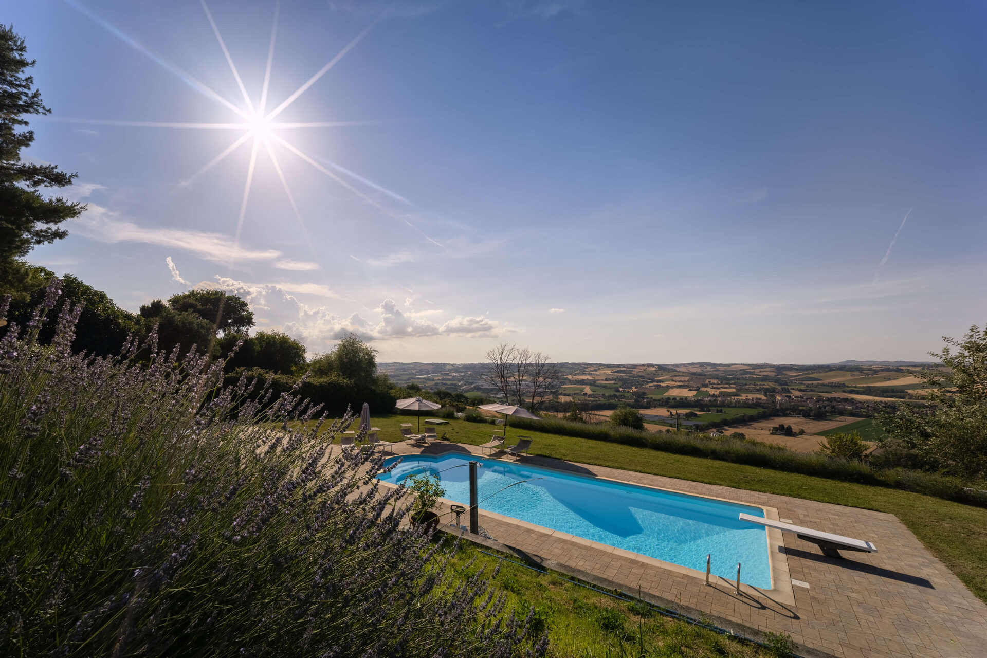 Piscina & Esterni - piscina_controluce_vista_panoramica-BAAR4mc3