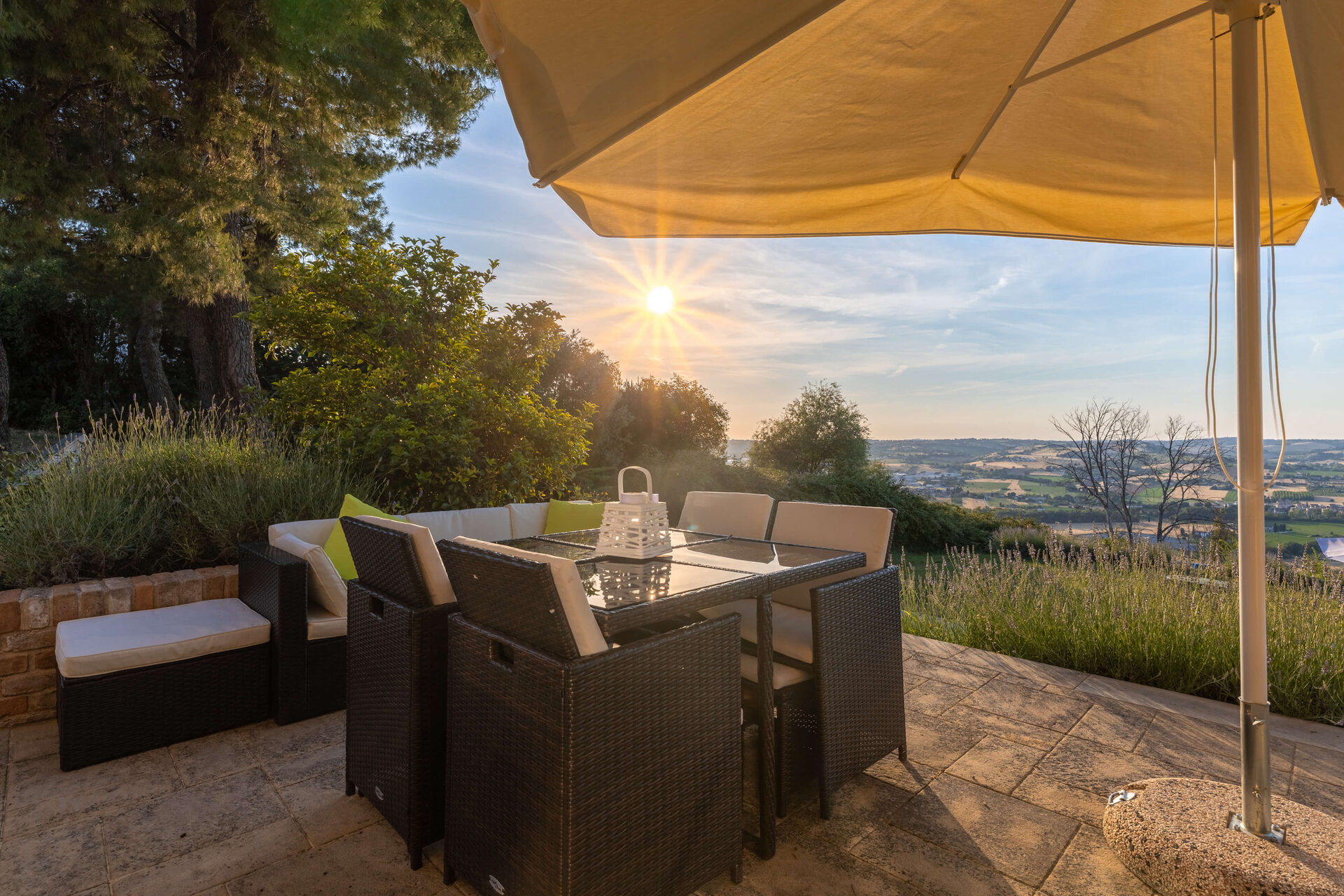 Piscina & Esterni - veranda_dehors_ombrellone_tramonto-BmCCRn1o